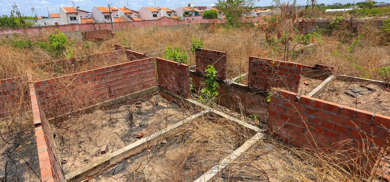 Obra parada na UBS da Piçarreira