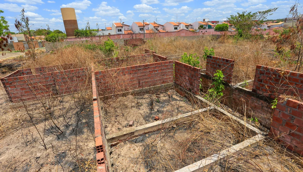 Obra parada na UBS da Piçarreira