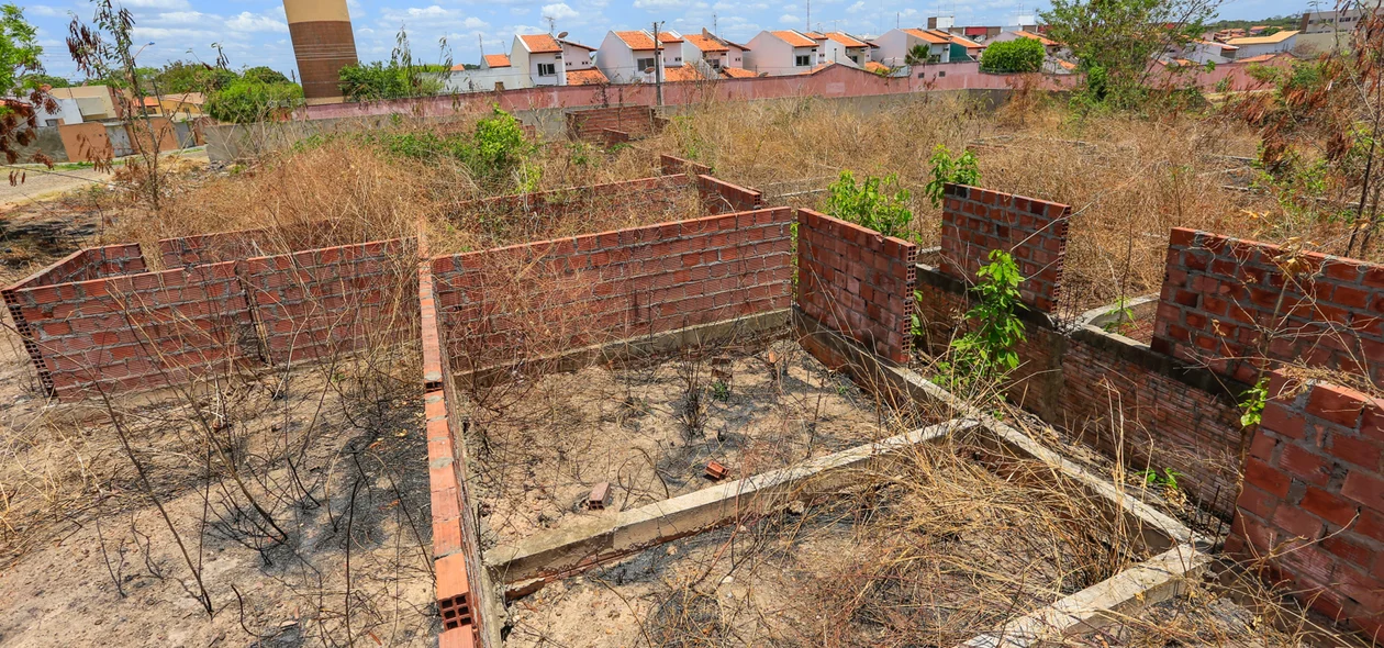 Obra parada na UBS da Piçarreira
