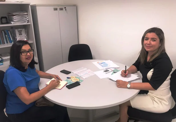 A superintendente de relações sociais da Segov Núbia Lopes e a Promotora Flávia Gomes