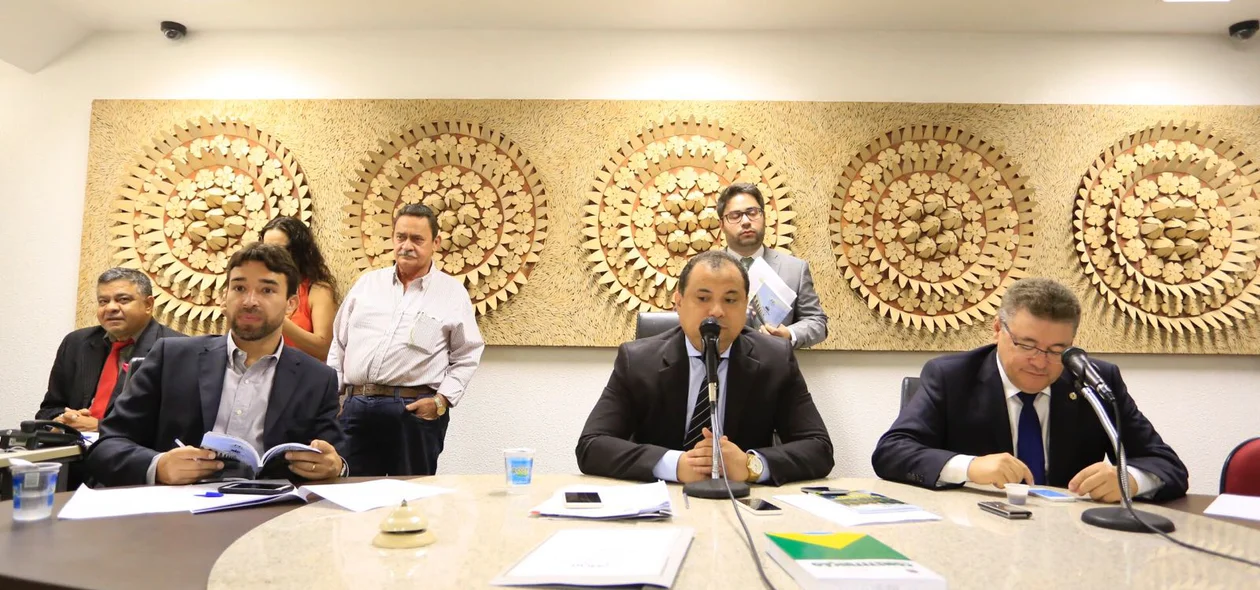 Reunião na CCJ