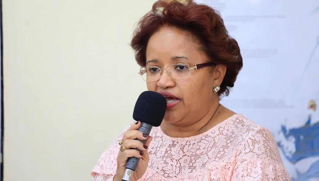 Presidente da comissão geral de concurso, Ailma Nascimento