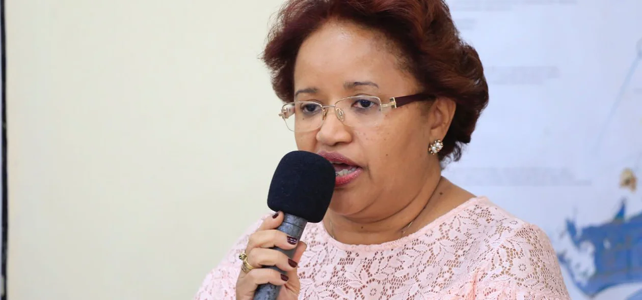 Presidente da comissão geral de concurso, Ailma Nascimento
