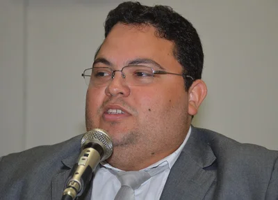 Afonsinho denuncia furto em depósito da Secretaria de Saúde de Picos 