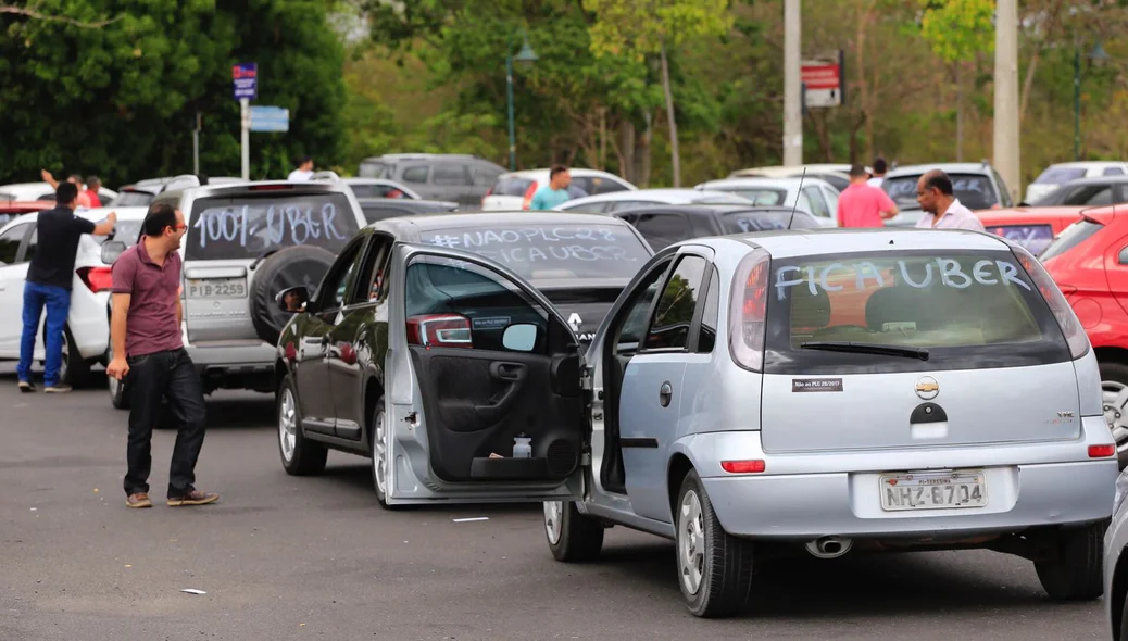 Motoristas do Uber fazem protesto em Teresina