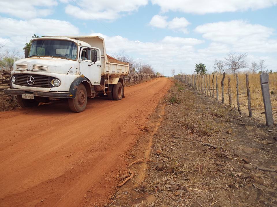 Recuperação de estradas da grande região dos Tinguís