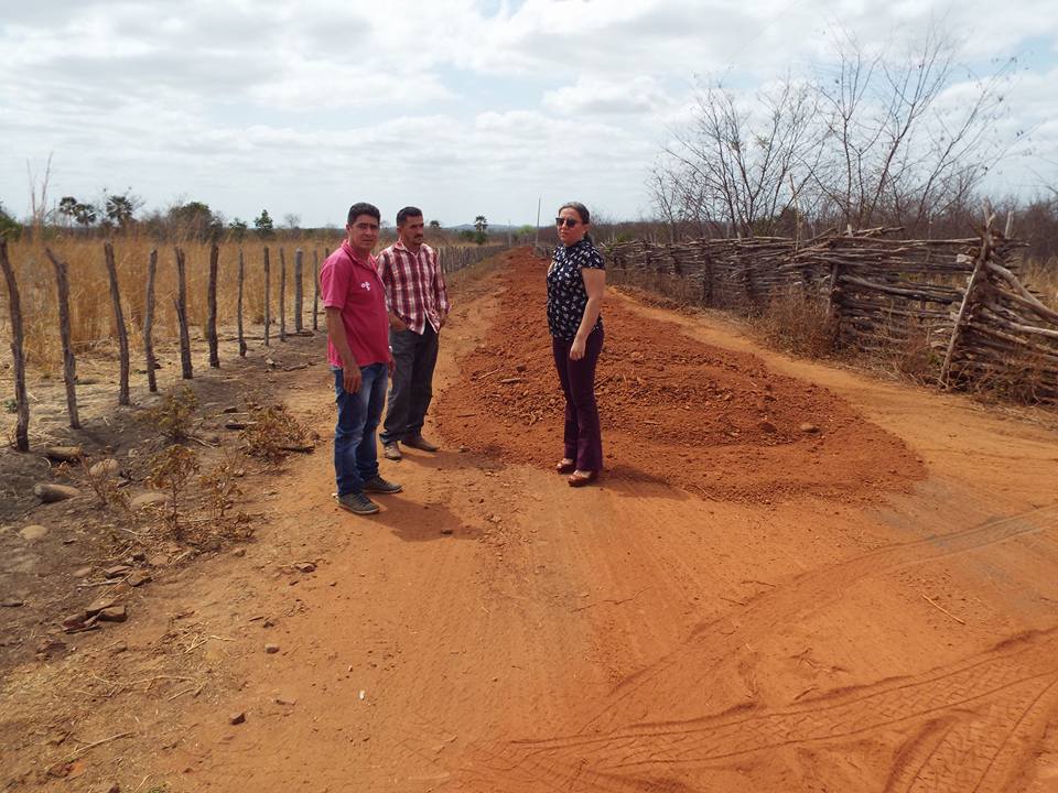 Vilma Amorim, vereador Domingos Luiz e secretário Zé Germano visitam obras de recuperação de estradas