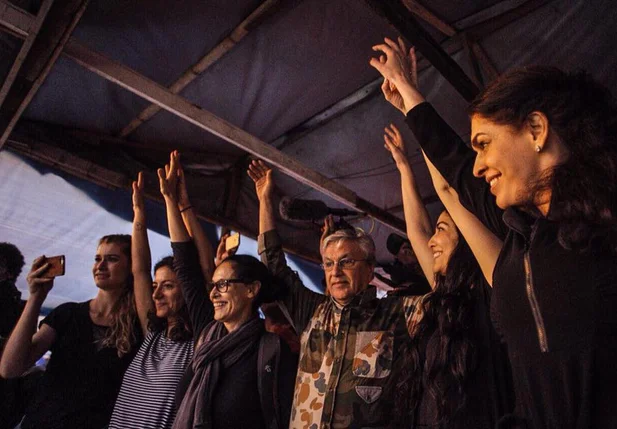 Caetano Veloso e outros artistas visitaram ocupação em SP
