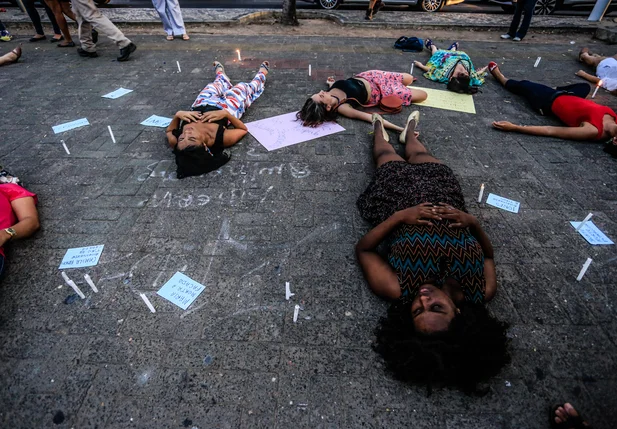 Mulheres realizam manifestação pela morte de Camilla Abreu 