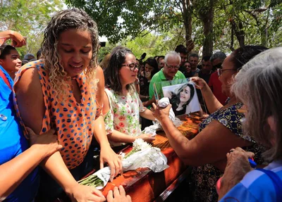 Amigas se despedem de Camilla