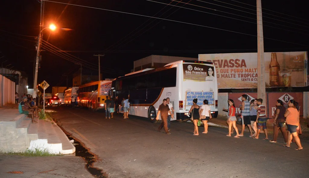 Caravana conta com 25 ônibus