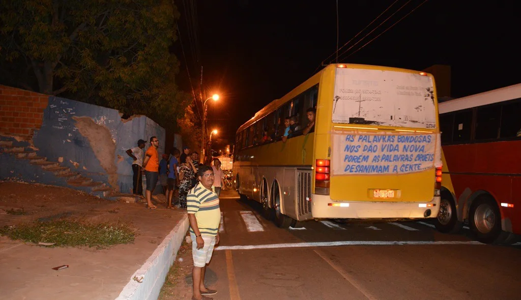 Caravana deixa Picos rumo a Canindé