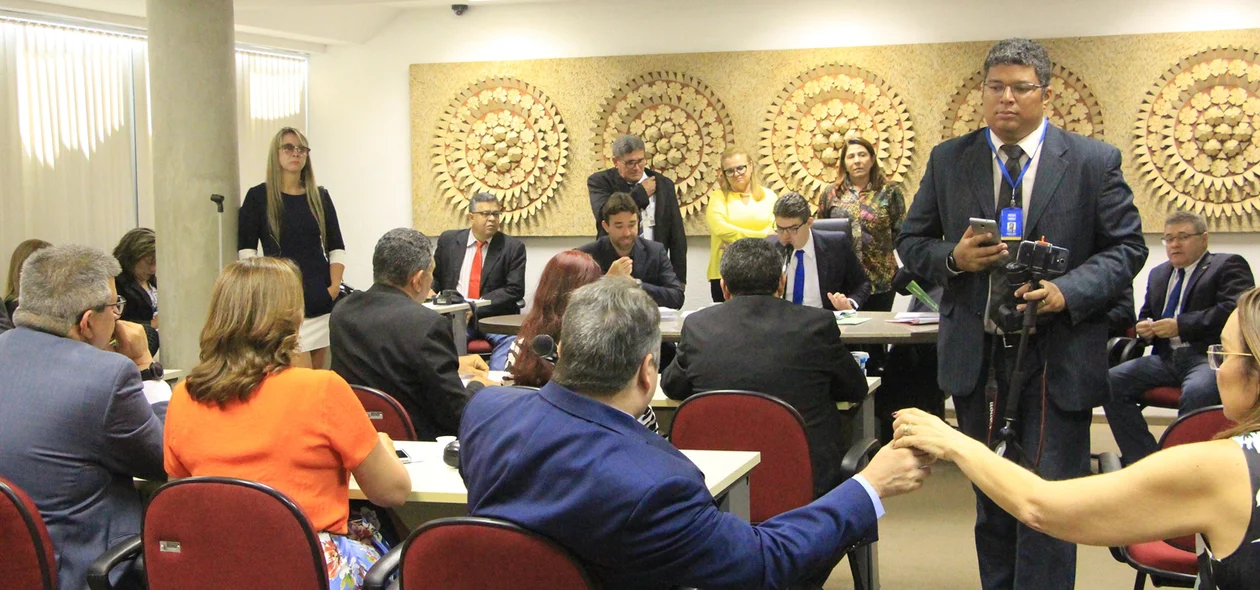 Comissão da alepi aprova relatório