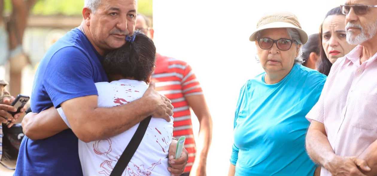 Familiares e amigos prestam solidariedade ao pai de Camilla