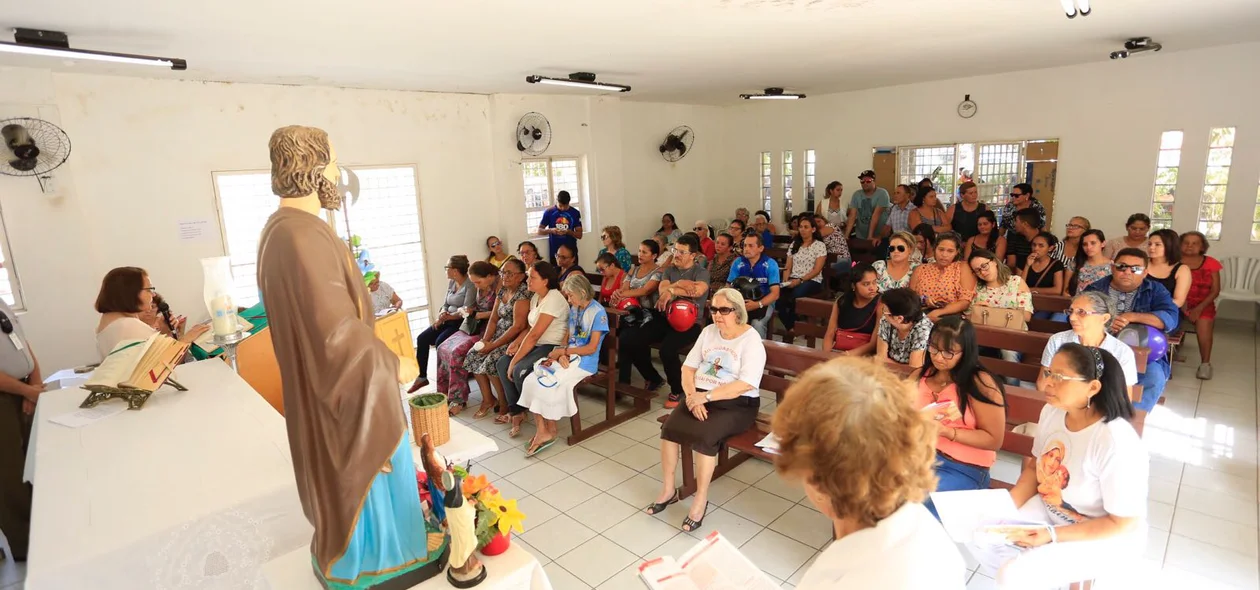 Missa é realizada em homenagem à Camilla