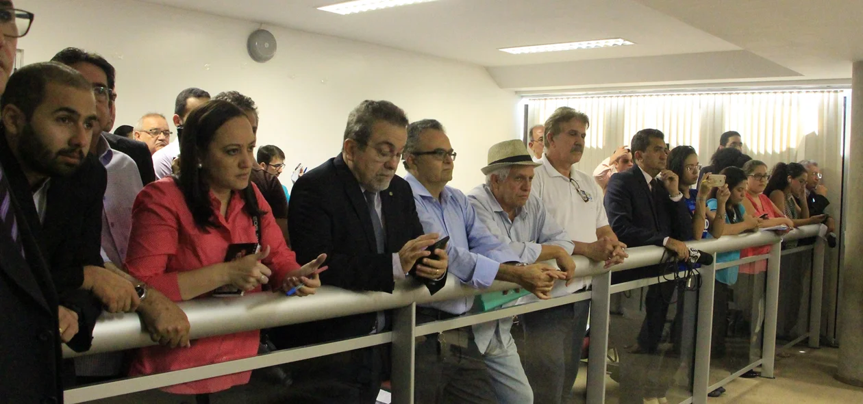 Plateia na votação do relatório