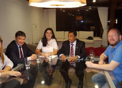 Rejane Dias e Wellington Dias com a vice-governadora Lígia e os deputados