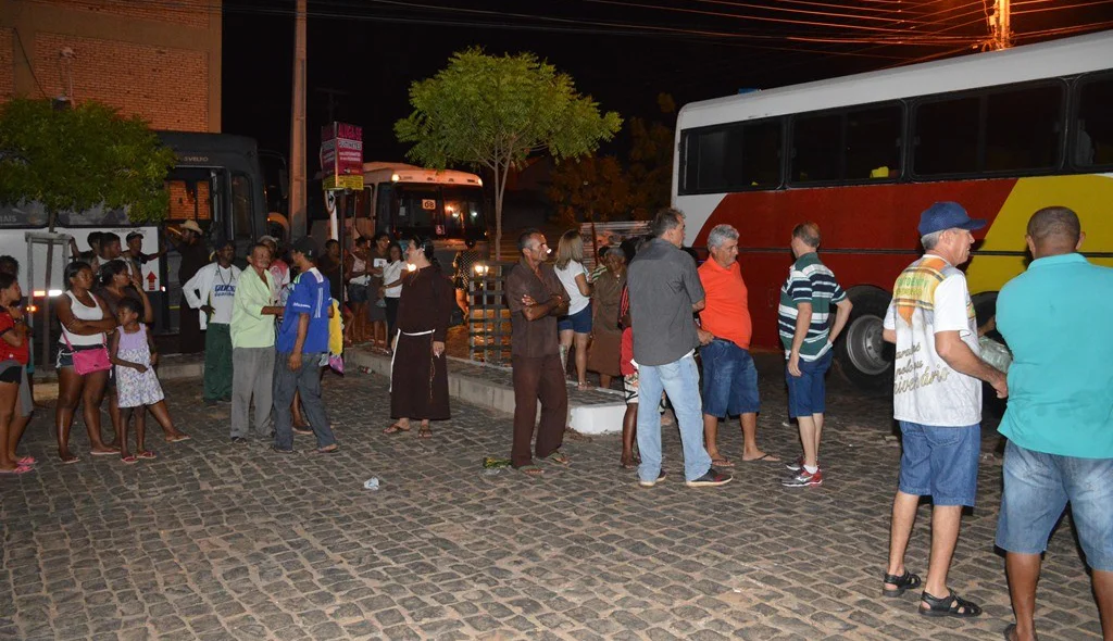 Romeiros a espera da partida rumo a Canindé