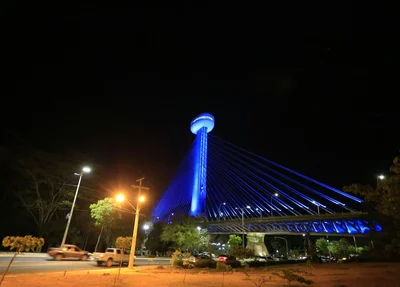 Novembro azul retratado na Ponte Estaiada