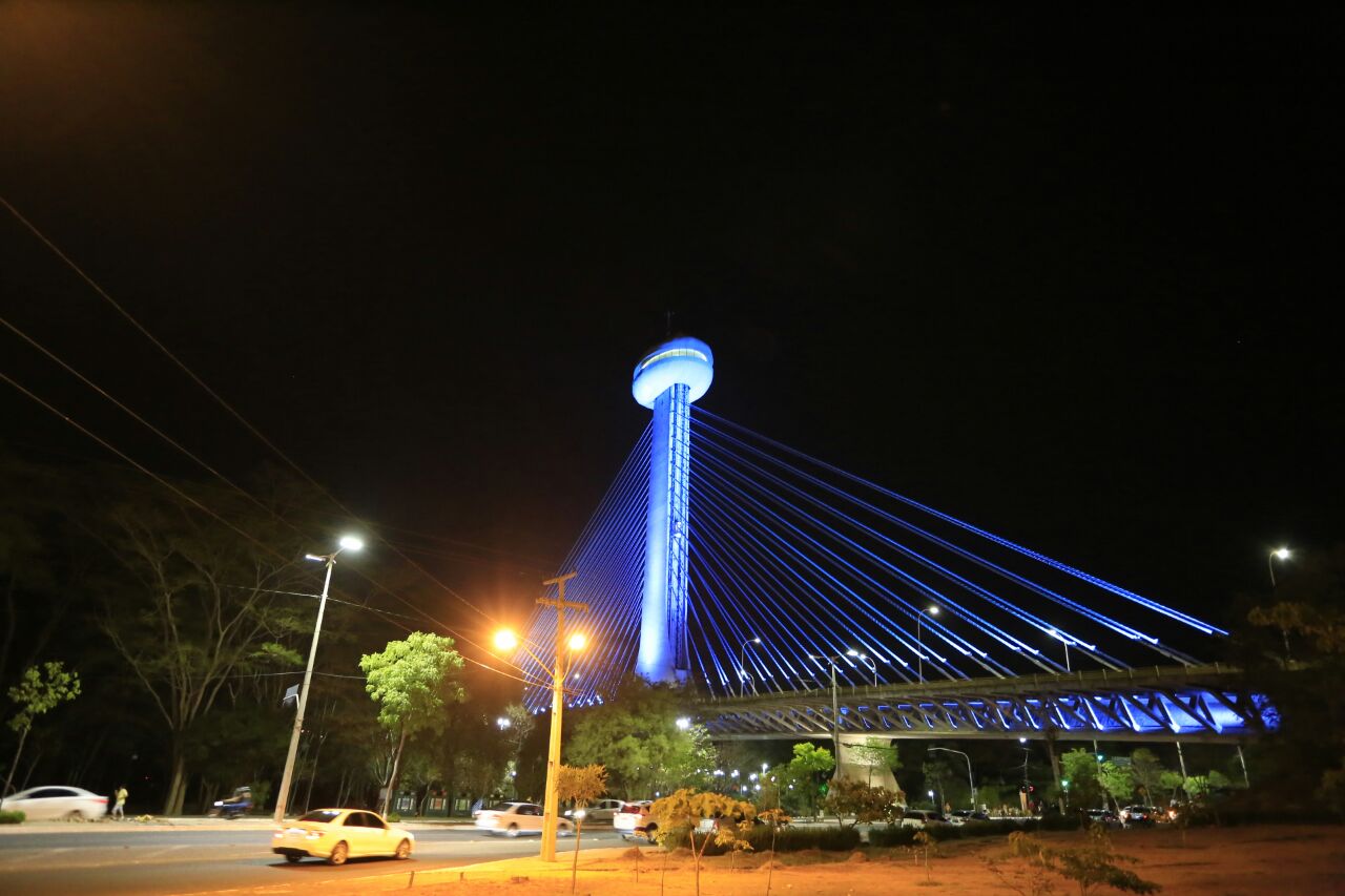 Ponte Estaiada recebeu a cor azul
