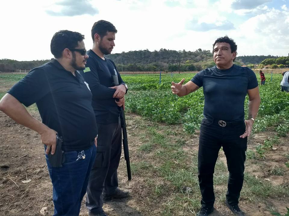 Senador Magno Malta na penitenciária Major César Oliveira