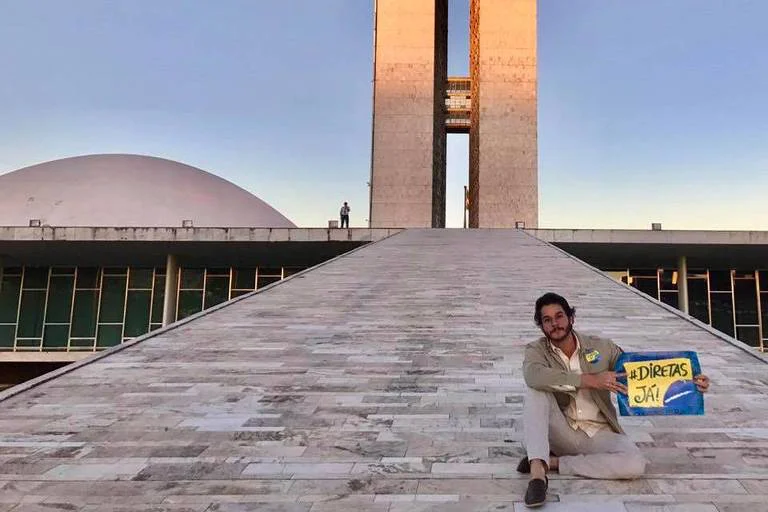 Túlio Gadêlha pede Diretas Já