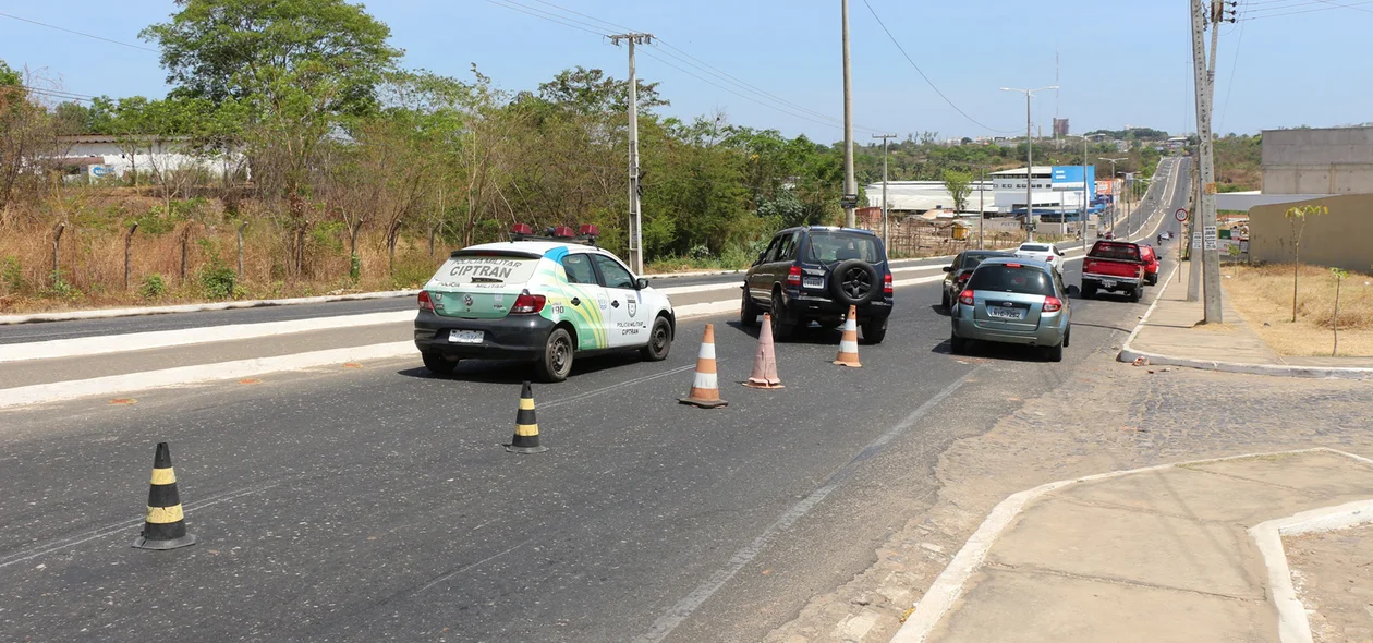 Acidente na avenida Joaquim Nelson