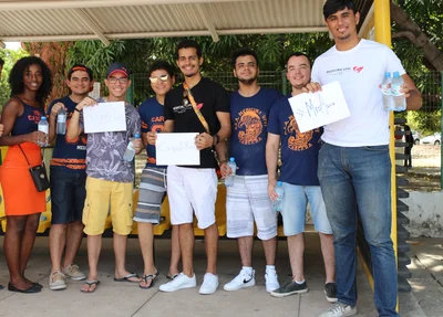 Estudantes de Medicina da UFPI vendem água durante aplicação de provas do ENEM 