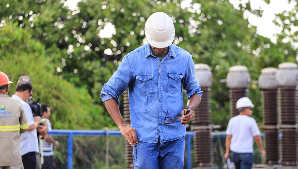 Funcionário emocionado com a morte de companheiro de trabalho 