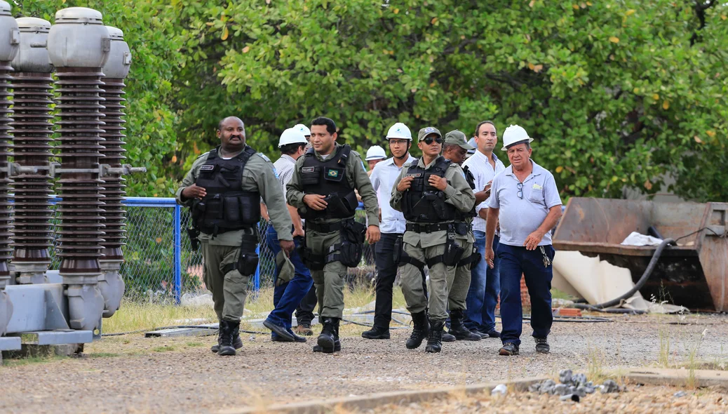 Polícia militar no local 