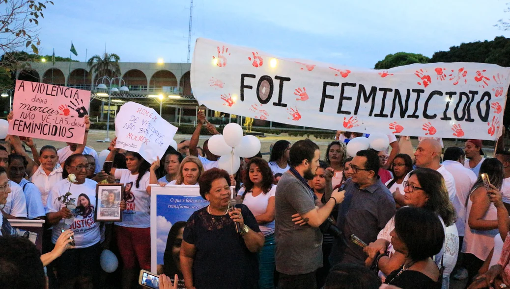Foi feminicídio diz manifestantes