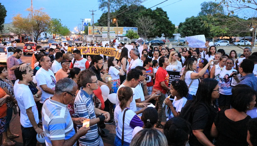 Muita gente na manifestação 