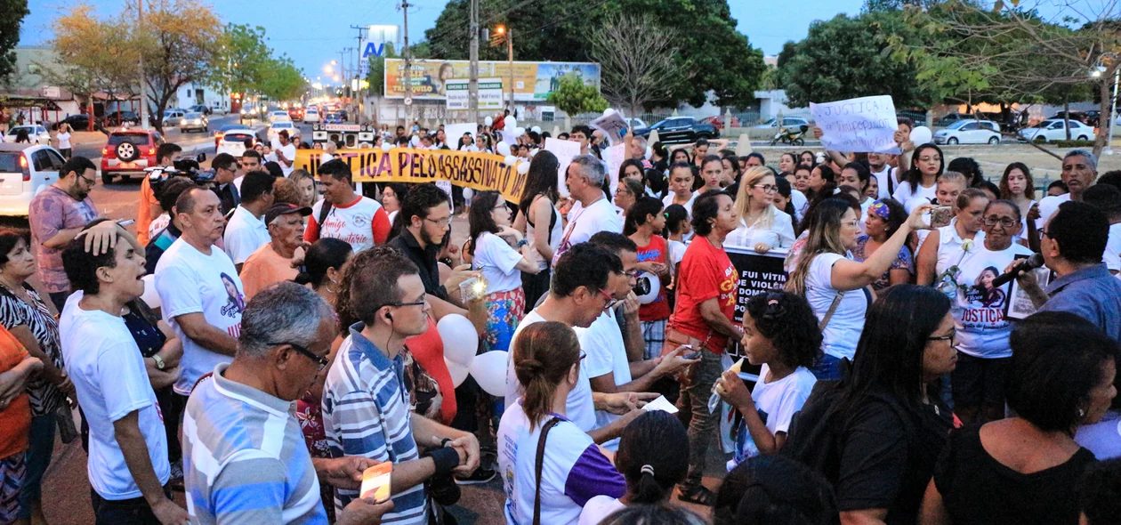 Muita gente na manifestação 