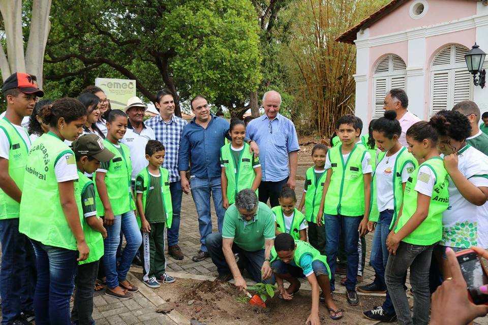 Foram plantadas mudas de ipê no chalé onde morou José Rodrigues de Almendra da Fonseca Freitas