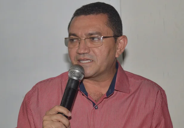 Padre Walmir exonera militante petista