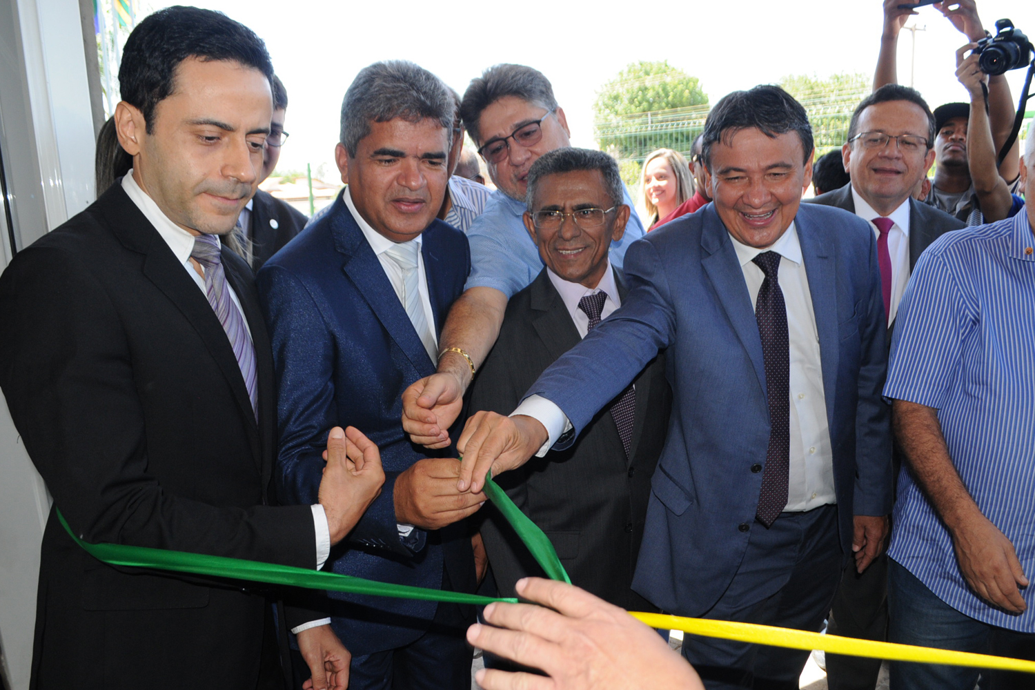 Autoridades em inauguração em Corrente