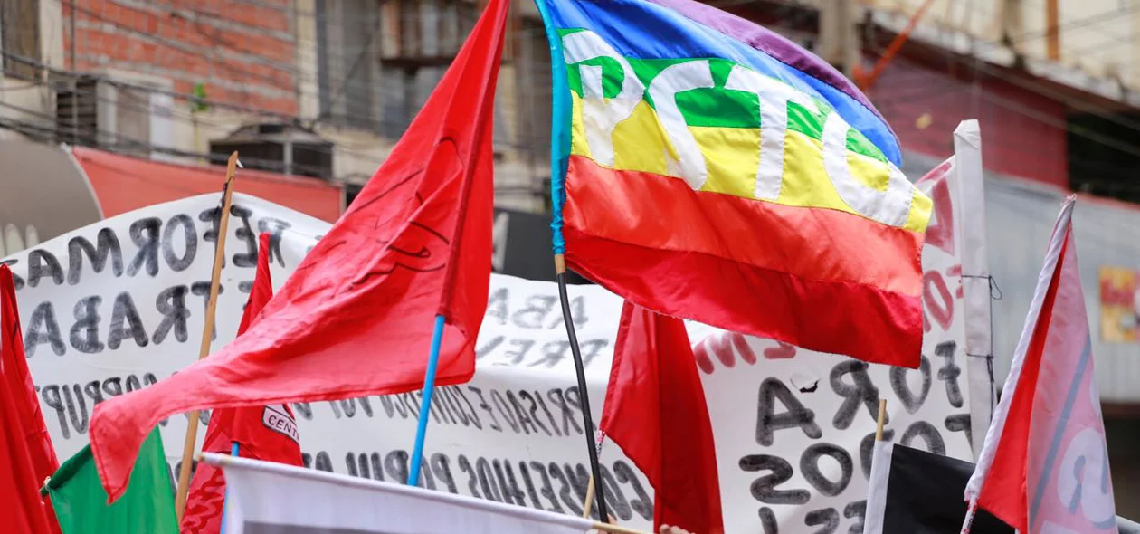 Grupos políticos também participam da manifestação