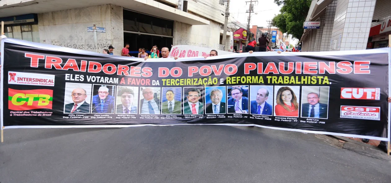 Manifestação acontece no Centro de Teresina