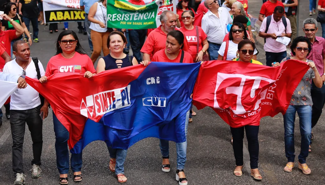 Movimentos estudantis participam do ato