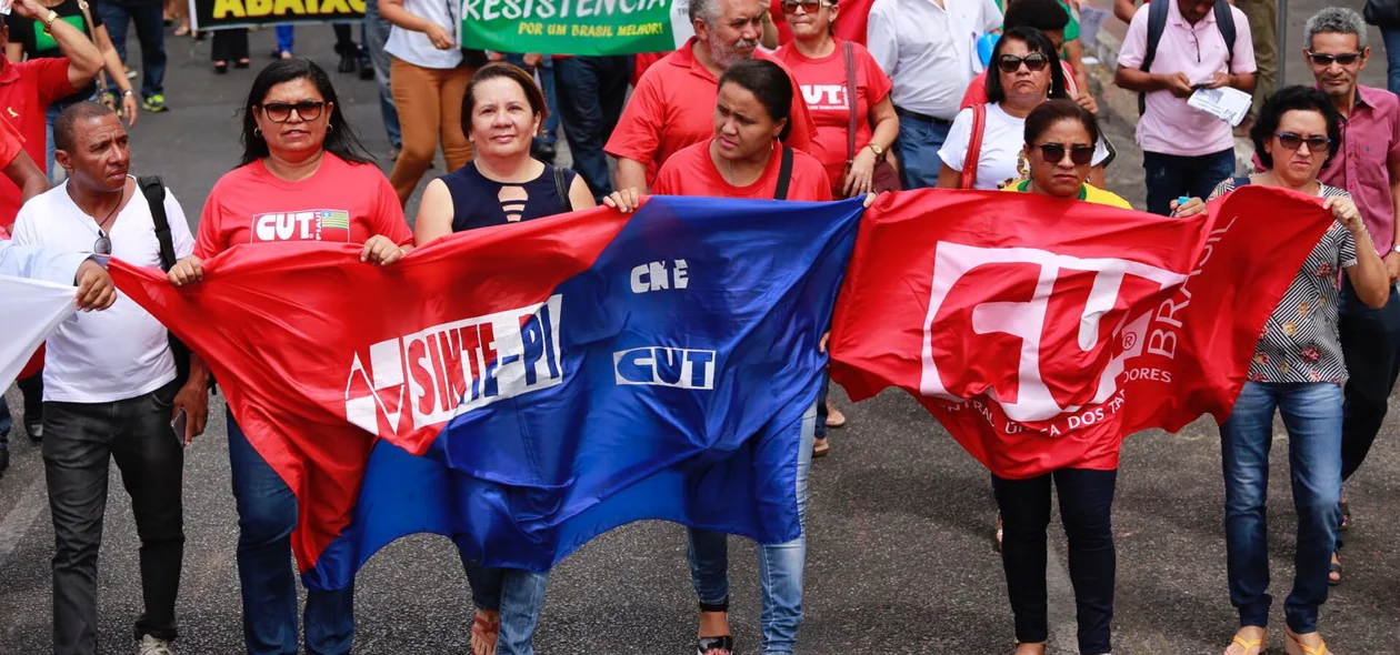 Movimentos estudantis participam do ato