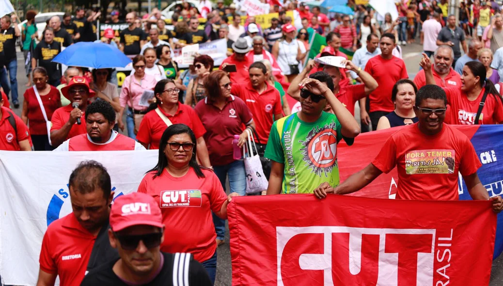 Trabalhadores participam de manifestação contra a reforma Trabalhista