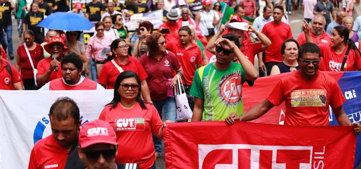 Trabalhadores participam de manifestação contra a reforma Trabalhista