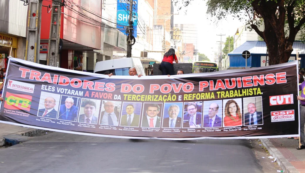 Trabalhadores se concentraram no Centro de Teresina