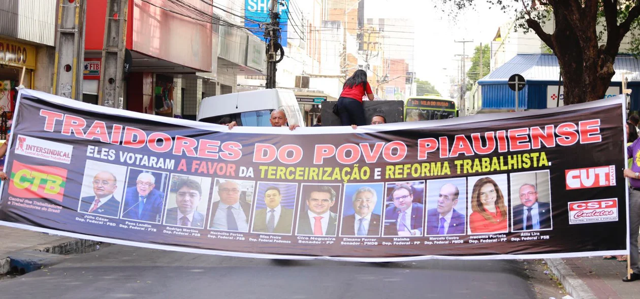 Trabalhadores se concentraram no Centro de Teresina