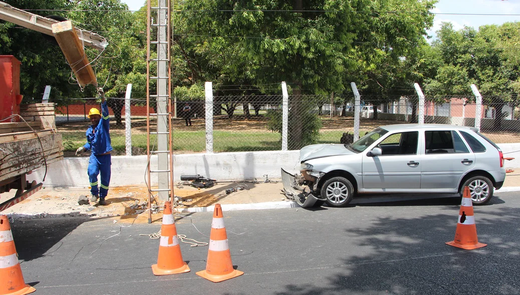Acidente na avenida principal do Dirceu