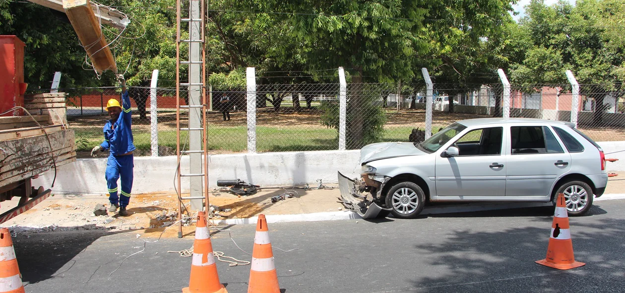 Acidente na avenida principal do Dirceu
