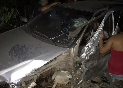 Veículo ficou destruído