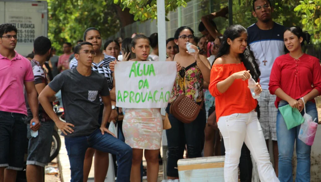 Vendedores de água nos locais de aplicação