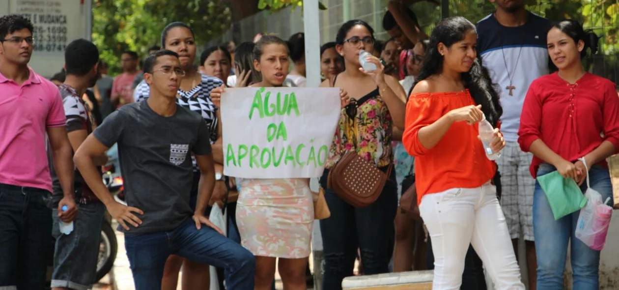 Vendedores de água nos locais de aplicação
