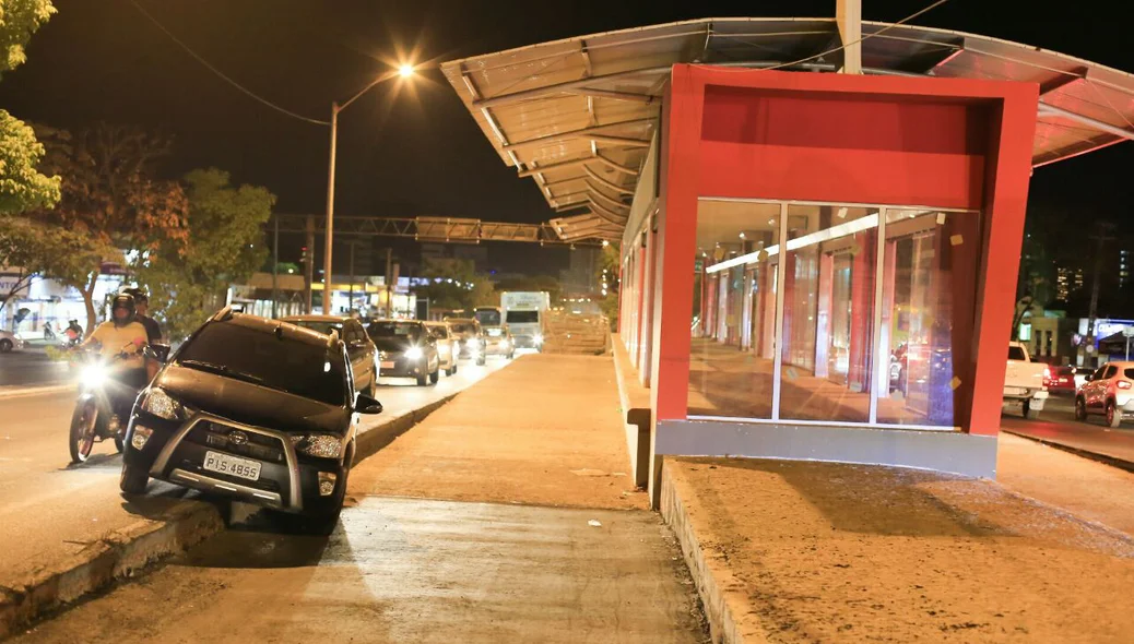 Acidente aconteceu a noite desta segunda-feira (13)
